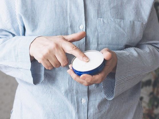 Jak dbać o skórę z mydłami tłoczonymi na zimno – naturalna pielęgnacja krok po kroku