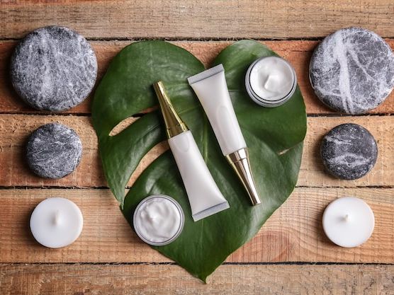 Naturalne kosmetyki dla skóry wrażliwej i alergicznej – skuteczna pielęgnacja bez podrażnień