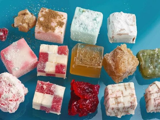 Różnice między mydłami naturalnymi a komercyjnymi: co warto wiedzieć przed zakupem?